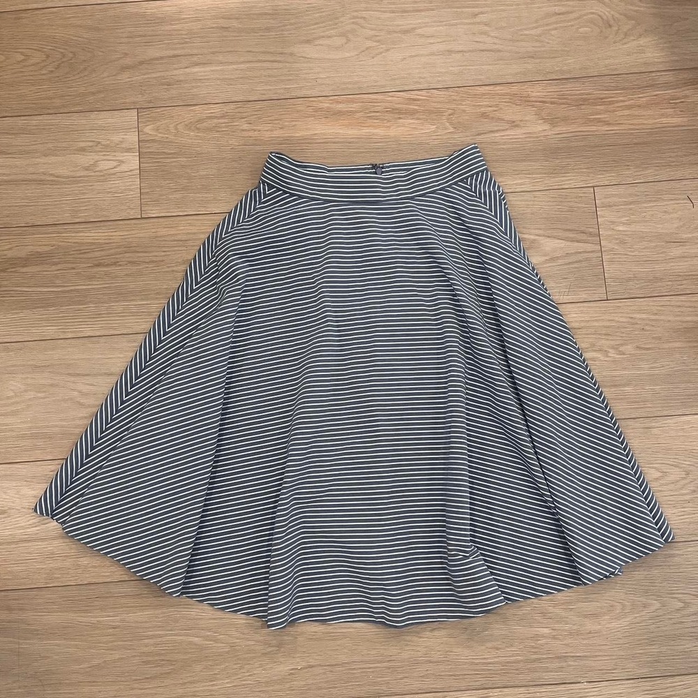 Uniqlo Striped Fit Flare Midi Skirt Blue White Stripe Women XS Minimalist Work